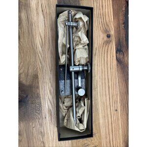 VINTAGE STARRETT No 257-C UNIVERSAL SURFACE GAGE, 12" SPINDLE, 9" SCRIBE